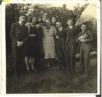 RG-118.02.17, Photograph of Mrs. Cohen and the children of Willesden Lane, 1940